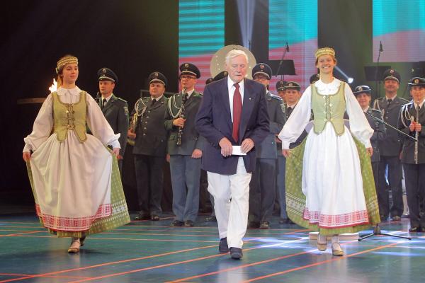 VALDAS ADAMKUS AT  10TH WORLD LITHUANIAN SORTS GAMES