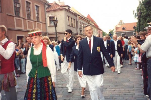 VALDAS ADAMKUS AS HEAD OF US DELEGATION 1991